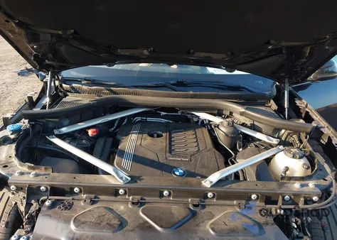 2021 BMW X5 xDrive40I z USA, uszkodzony, nr VIN 5UXCR6C09M9D76586